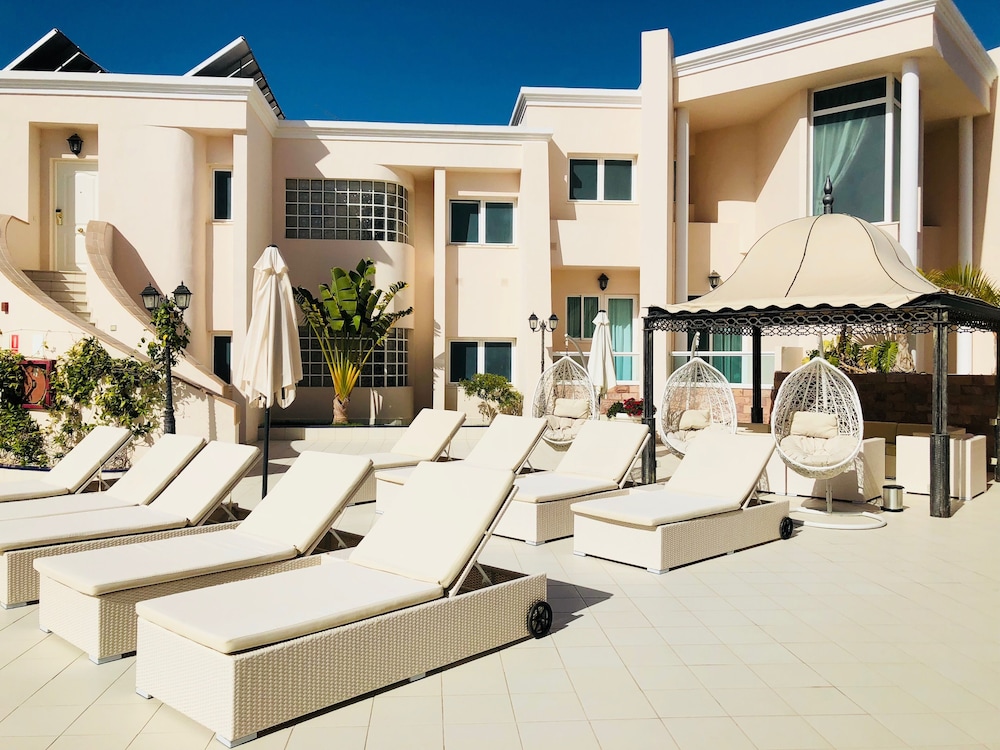 Flamingo Suites Boutique Hotel — Hotel building in Costa Adeje, Canary Islands