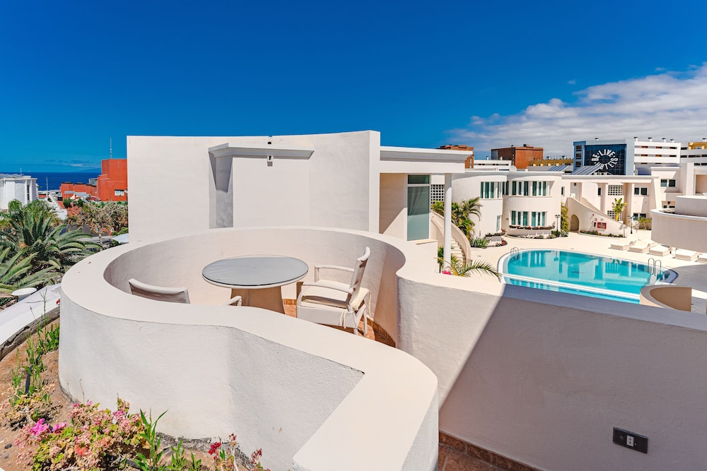 Flamingo Suites Boutique Hotel — Hotel building in Costa Adeje, Canary Islands