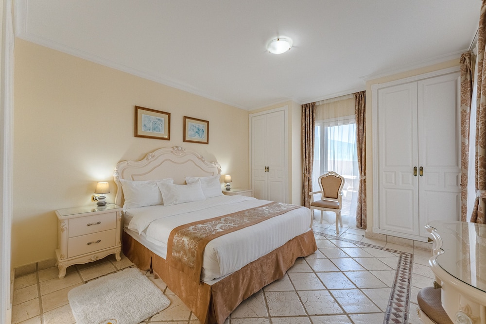 Flamingo Suites Boutique Hotel — Hotel rooms in Costa Adeje, Canary Islands