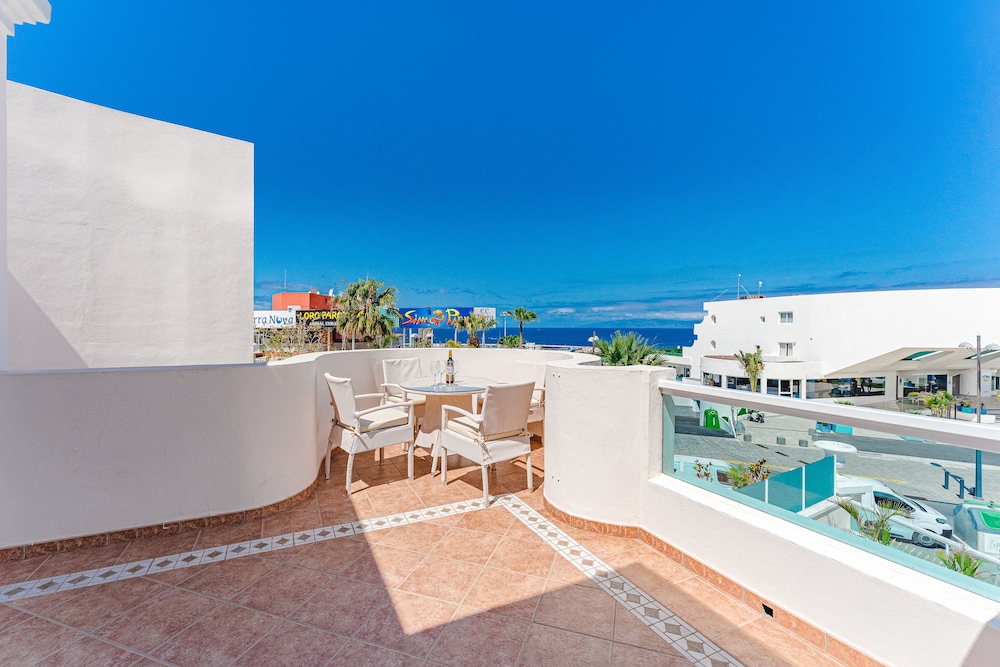 Flamingo Suites Boutique Hotel — Hotel building in Costa Adeje, Canary Islands