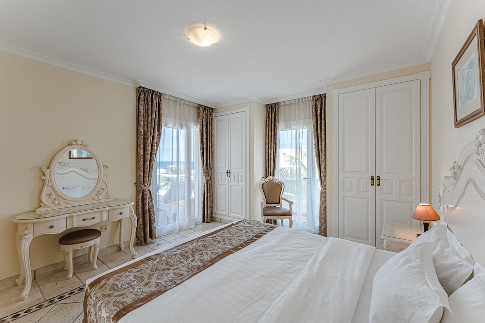 Flamingo Suites Boutique Hotel — Hotel rooms in Costa Adeje, Canary Islands