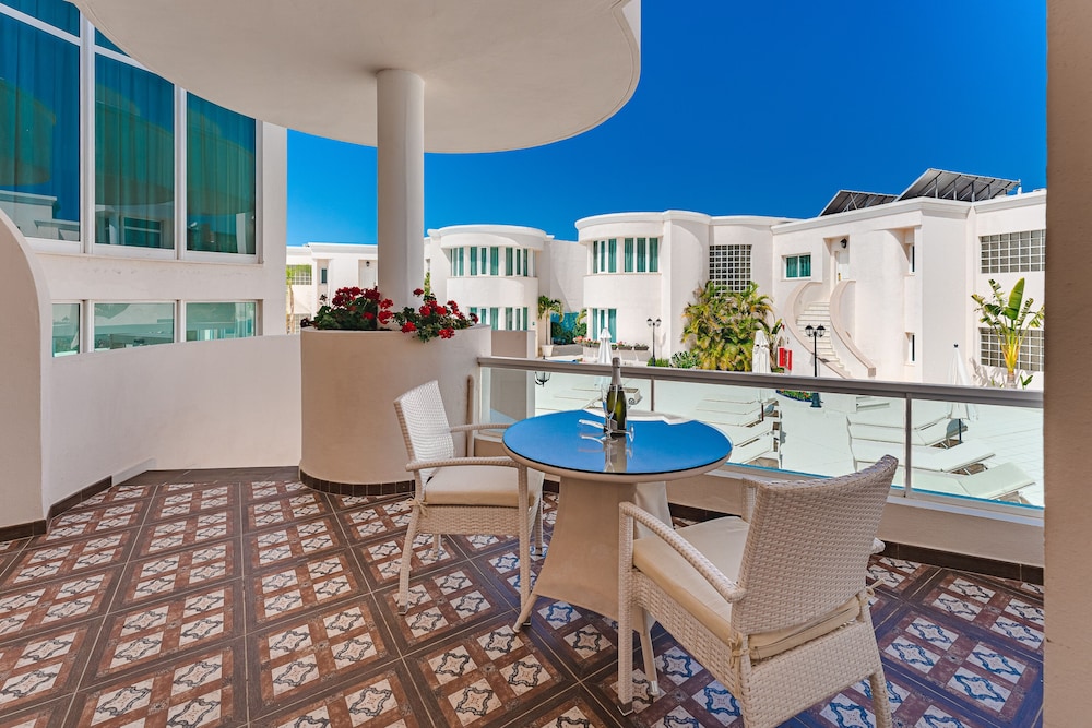 Flamingo Suites Boutique Hotel — Hotel building in Costa Adeje, Canary Islands
