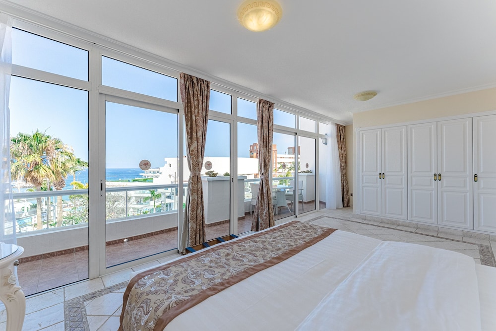 Flamingo Suites Boutique Hotel — Hotel rooms in Costa Adeje, Canary Islands