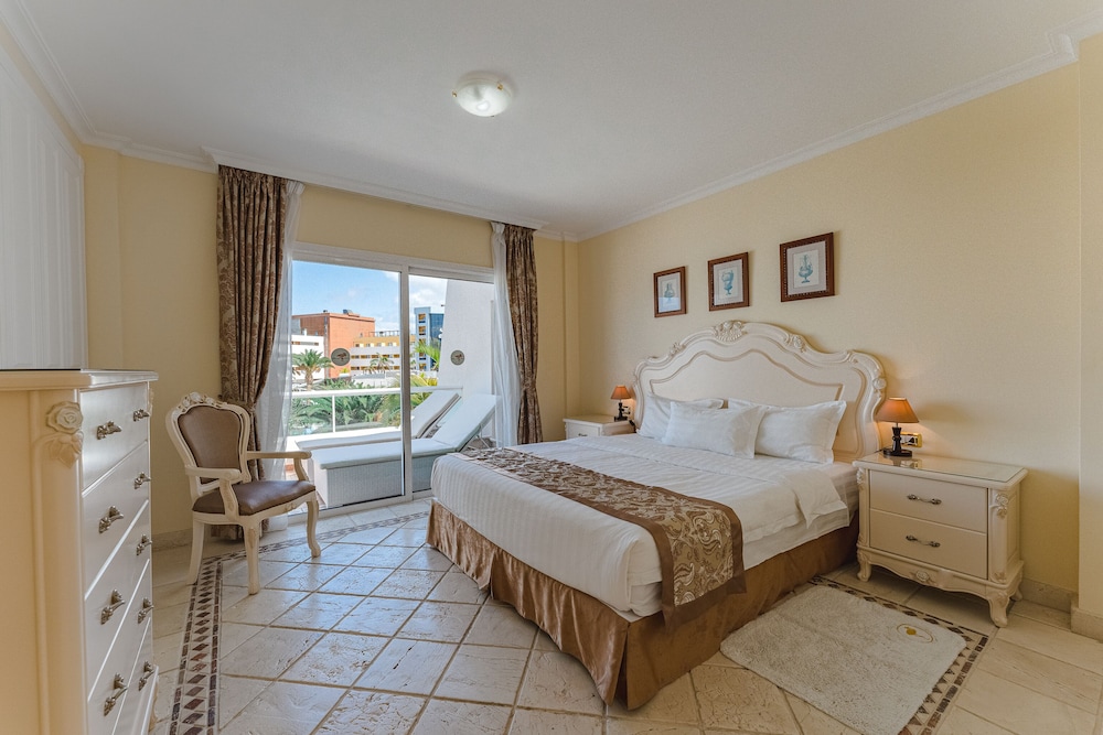 Flamingo Suites Boutique Hotel — Hotel rooms in Costa Adeje, Canary Islands