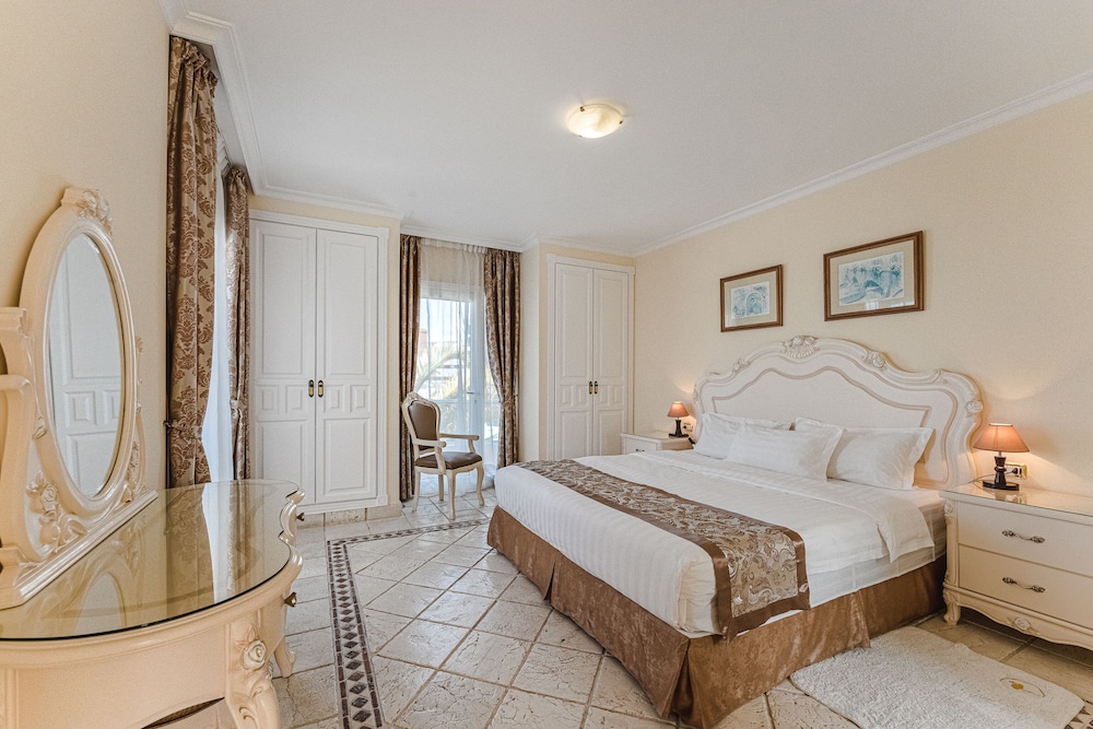 Flamingo Suites Boutique Hotel — Hotel rooms in Costa Adeje, Canary Islands