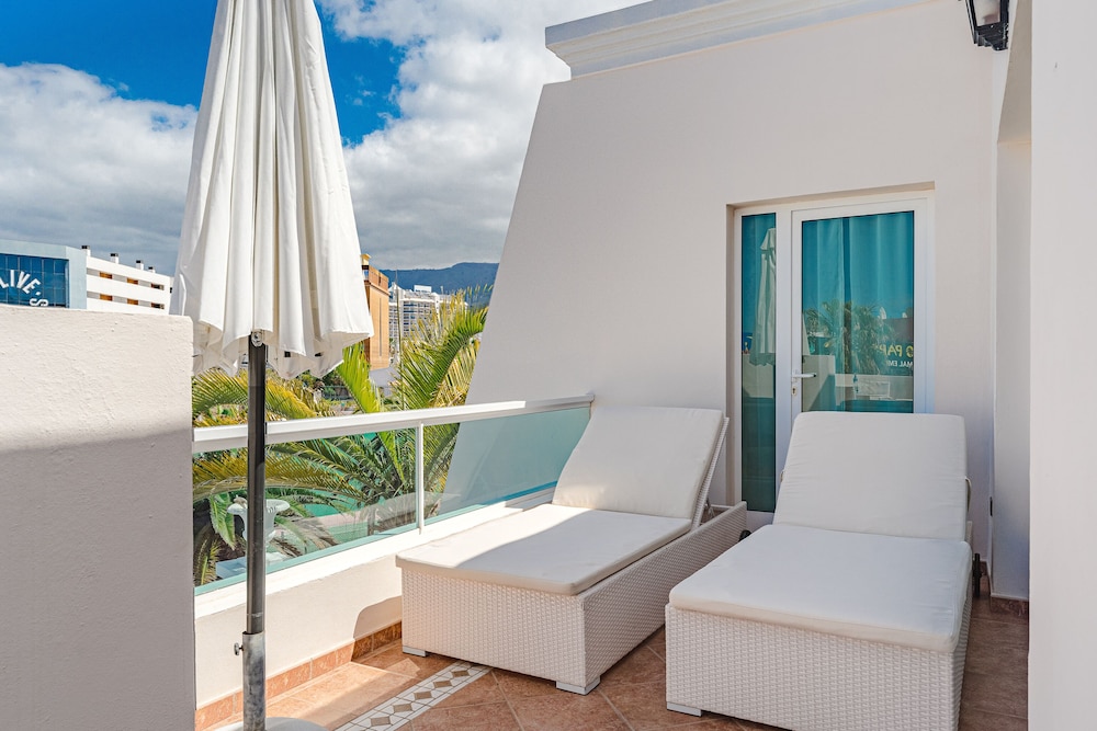 Flamingo Suites Boutique Hotel — Hotel rooms in Costa Adeje, Canary Islands