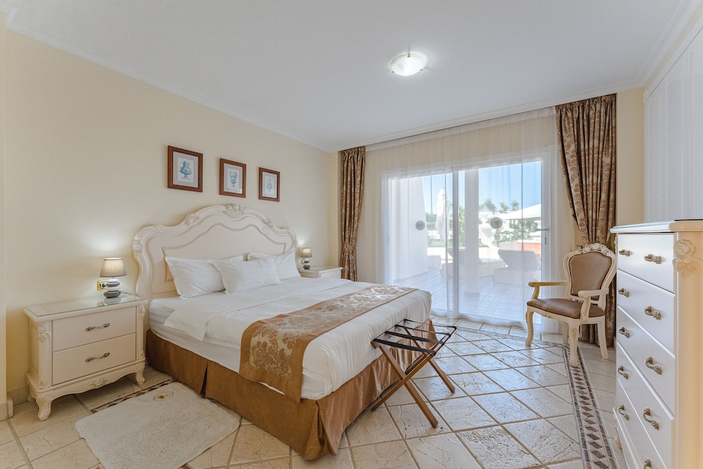 Flamingo Suites Boutique Hotel — Hotel rooms in Costa Adeje, Canary Islands