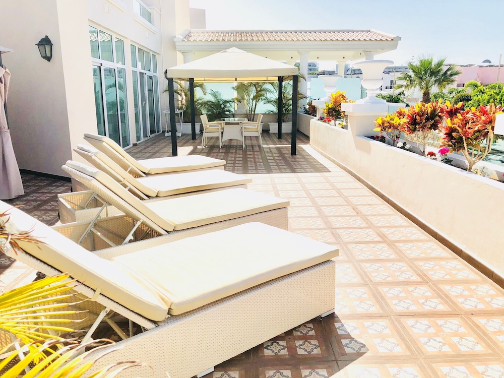 Flamingo Suites Boutique Hotel — Hotel building in Costa Adeje, Canary Islands