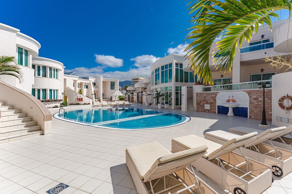 Flamingo Suites Boutique Hotel — Swimming pool in Costa Adeje, Canary Islands