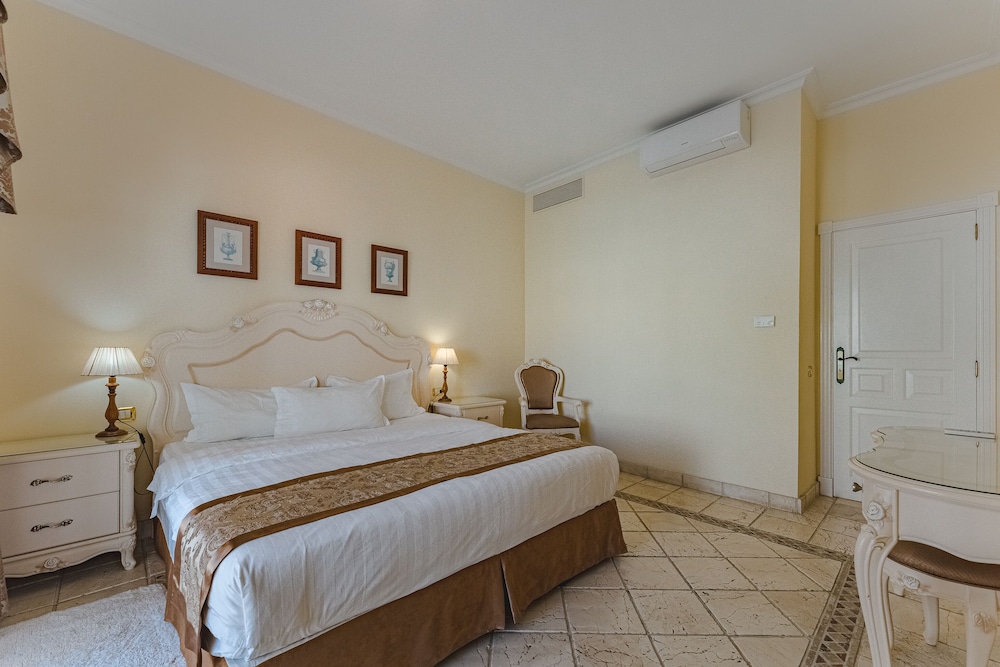 Flamingo Suites Boutique Hotel — Hotel rooms in Costa Adeje, Canary Islands