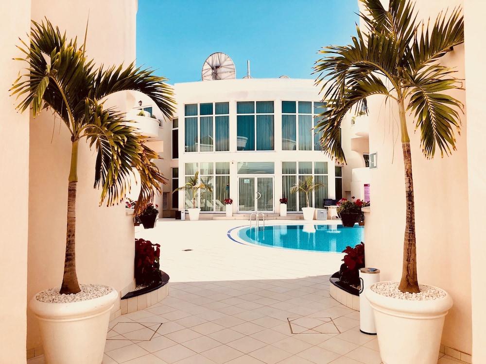 Flamingo Suites Boutique Hotel — Swimming pool in Costa Adeje, Canary Islands