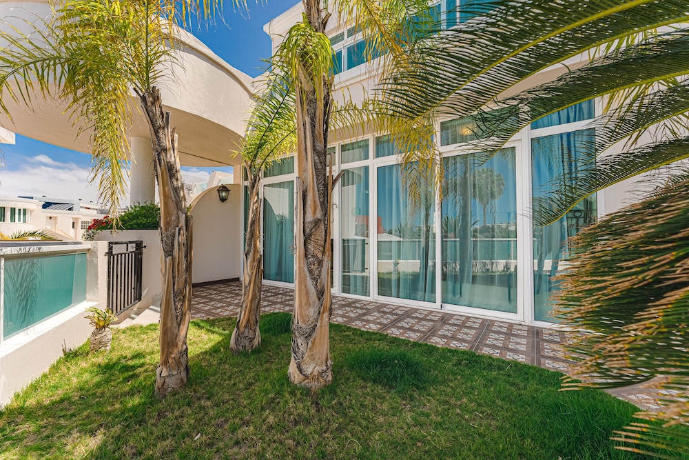 Flamingo Suites Boutique Hotel — Hotel building in Costa Adeje, Canary Islands