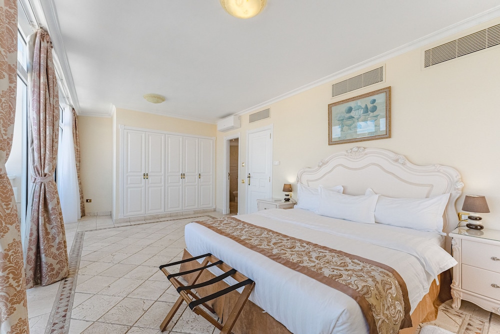 Flamingo Suites Boutique Hotel — Hotel rooms in Costa Adeje, Canary Islands