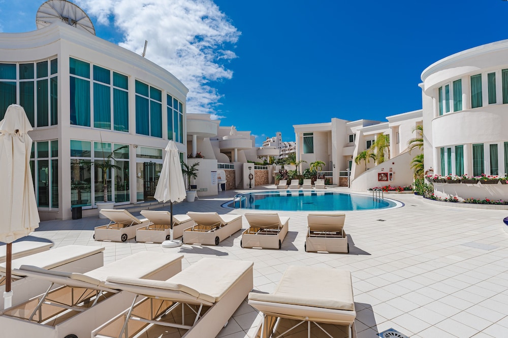 Flamingo Suites Boutique Hotel — Swimming pool in Costa Adeje, Canary Islands