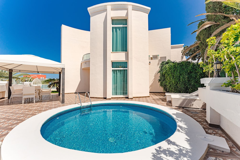 Flamingo Suites Boutique Hotel — Swimming pool in Costa Adeje, Canary Islands