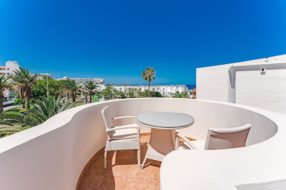 Flamingo Suites Boutique Hotel — Hotel rooms in Costa Adeje, Canary Islands