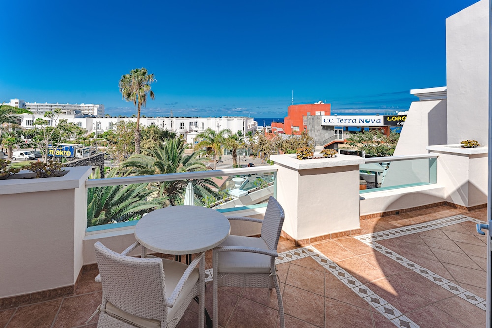 Flamingo Suites Boutique Hotel — Hotel building in Costa Adeje, Canary Islands
