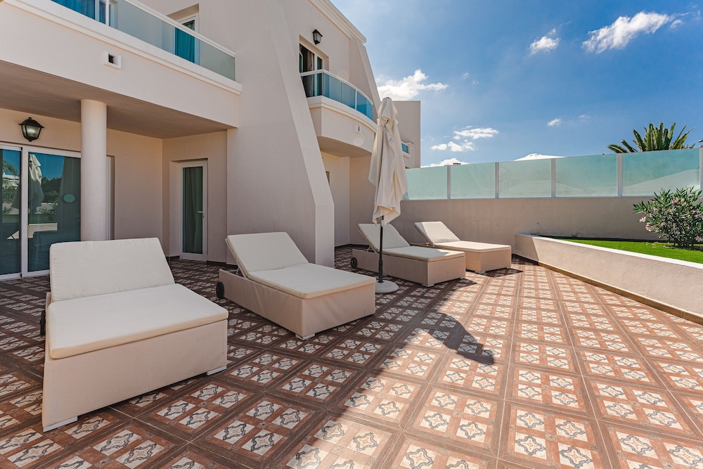 Flamingo Suites Boutique Hotel — Hotel building in Costa Adeje, Canary Islands