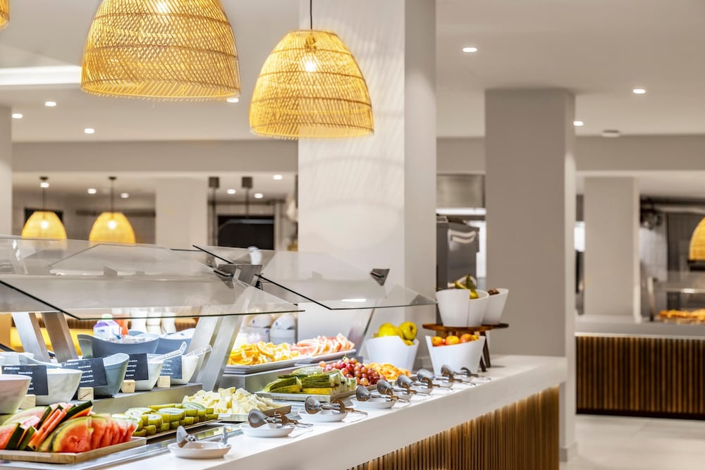 THB Flora Aparthotel — Restaurant & bars in Puerto del Carmen, Canary Islands
