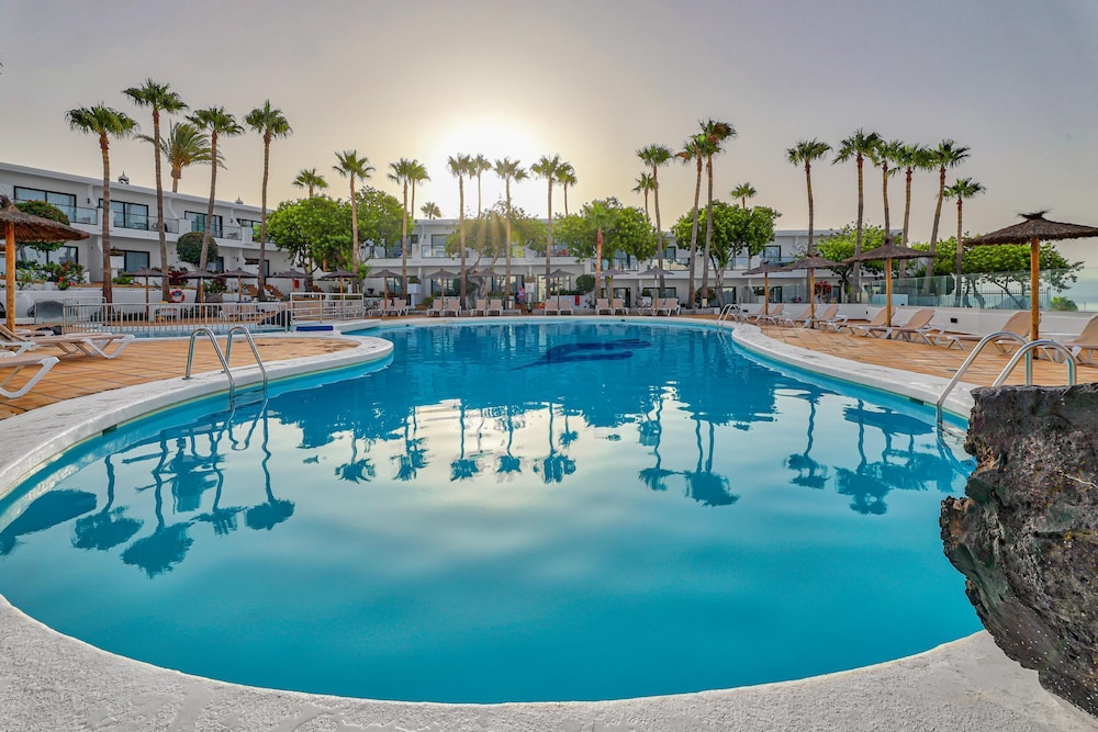 THB Flora Aparthotel — Swimming pool in Puerto del Carmen, Canary Islands