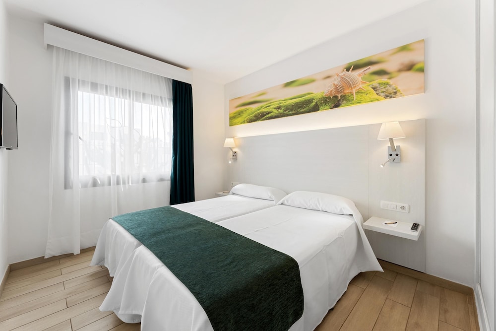 THB Flora Aparthotel — Hotel rooms in Puerto del Carmen, Canary Islands