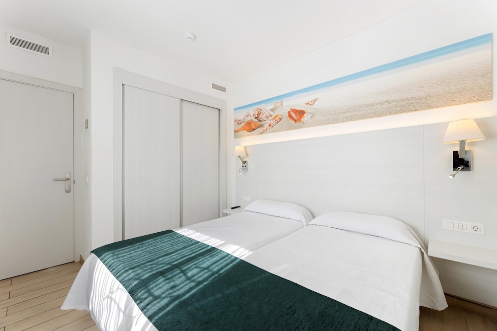 THB Flora Aparthotel — Hotel rooms in Puerto del Carmen, Canary Islands