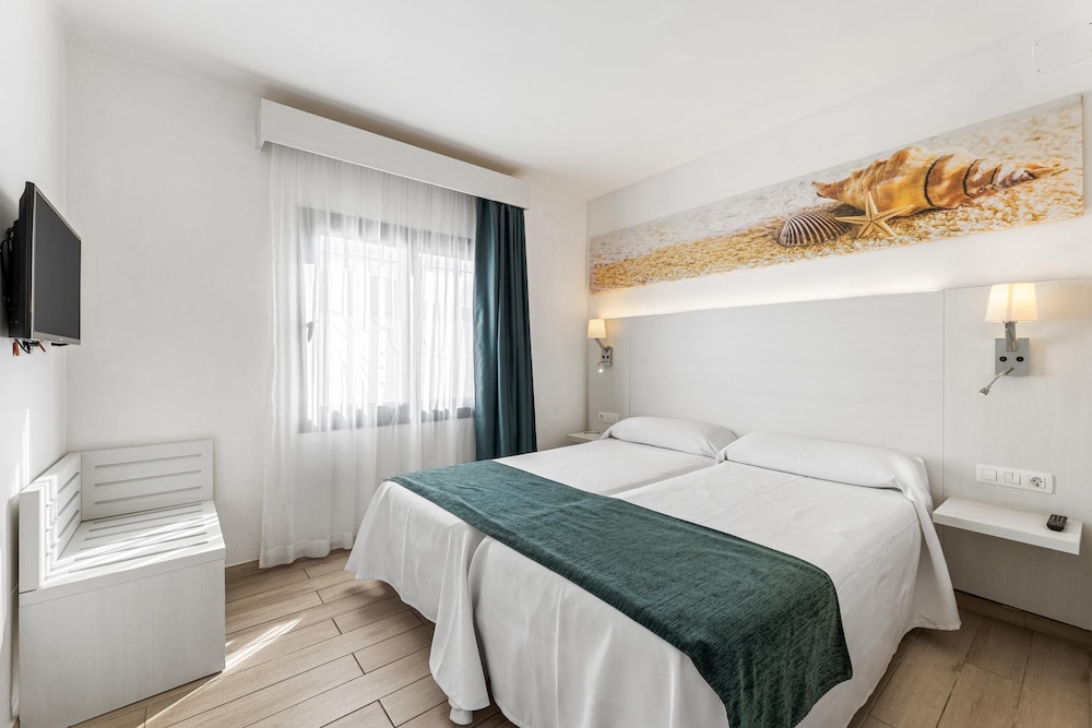 THB Flora Aparthotel — Hotel rooms in Puerto del Carmen, Canary Islands