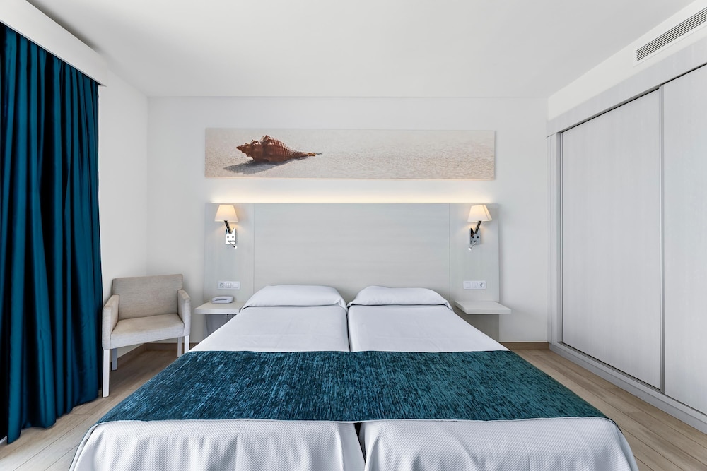 THB Flora Aparthotel — Hotel rooms in Puerto del Carmen, Canary Islands