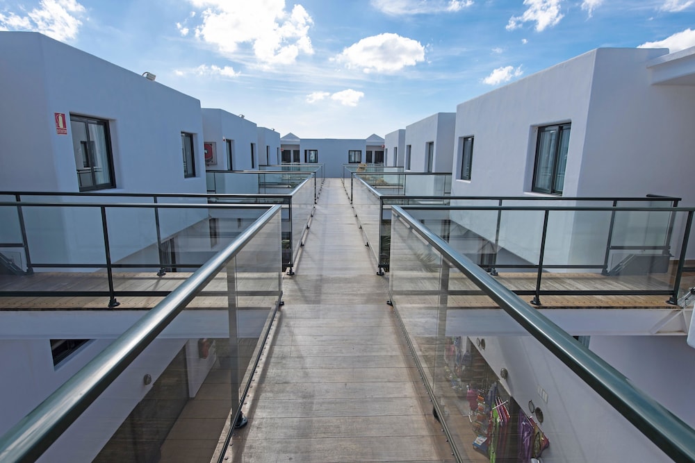 THB Flora Aparthotel — Hotel building in Puerto del Carmen, Canary Islands