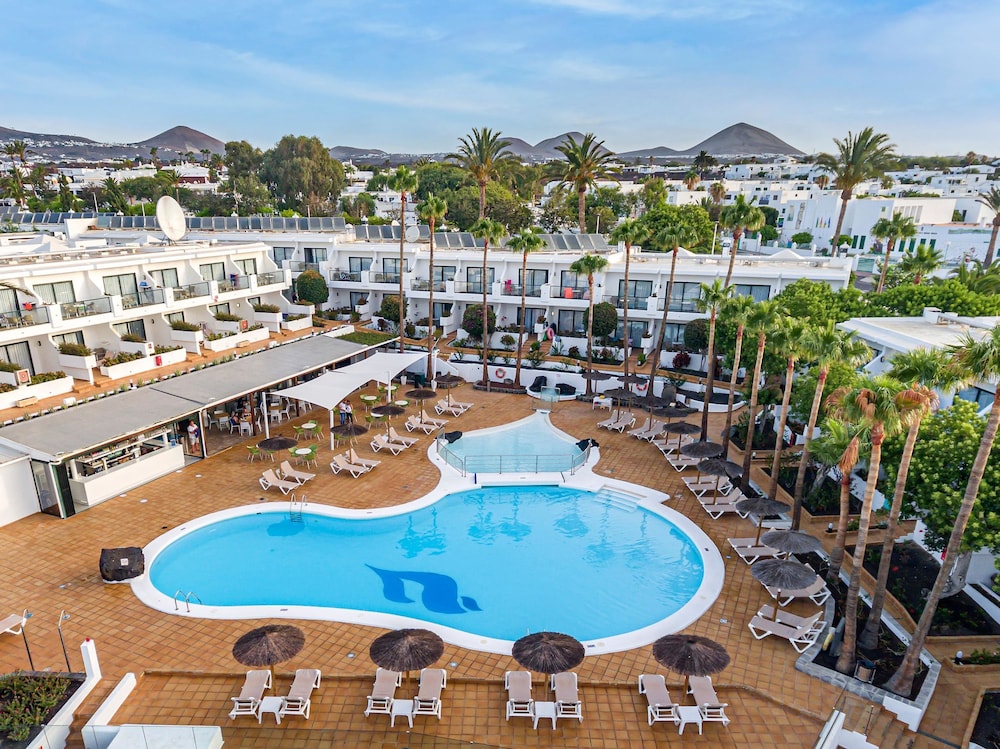 THB Flora Aparthotel — Swimming pool in Puerto del Carmen, Canary Islands