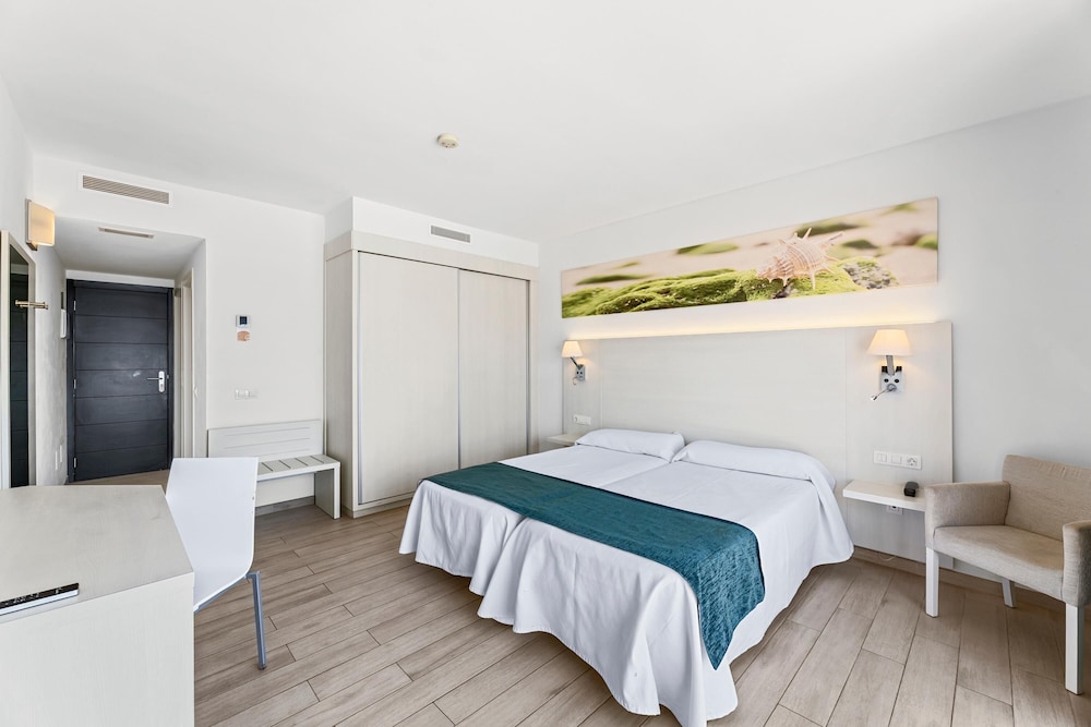 THB Flora Aparthotel — Hotel rooms in Puerto del Carmen, Canary Islands