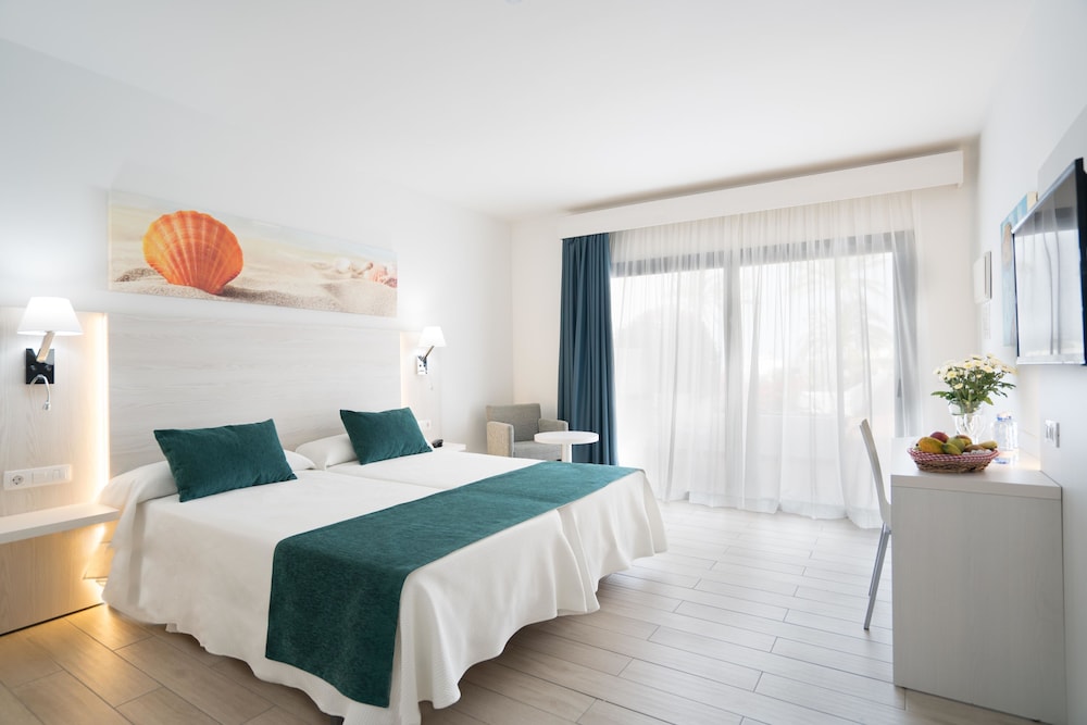THB Flora Aparthotel — Hotel rooms in Puerto del Carmen, Canary Islands