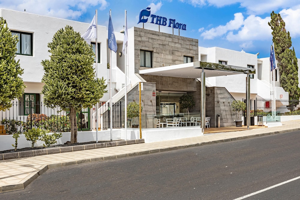 THB Flora Aparthotel — Hotel building in Puerto del Carmen, Canary Islands