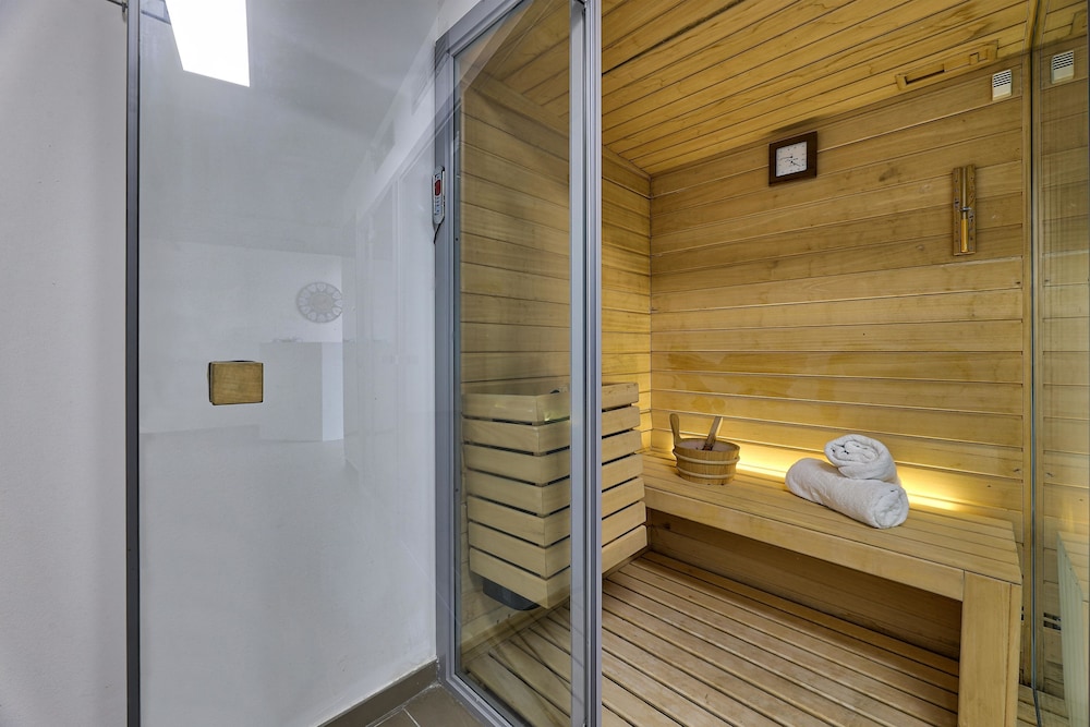 THB Flora Aparthotel — Hotel rooms in Puerto del Carmen, Canary Islands