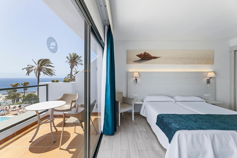 THB Flora Aparthotel — Hotel rooms in Puerto del Carmen, Canary Islands