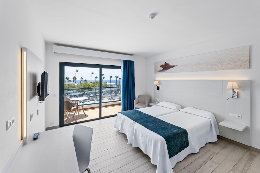 THB Flora Aparthotel — Hotel rooms in Puerto del Carmen, Canary Islands