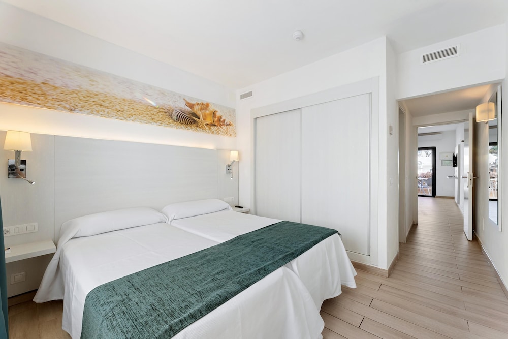 THB Flora Aparthotel — Hotel rooms in Puerto del Carmen, Canary Islands