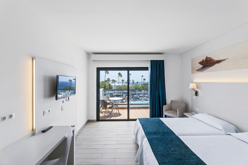 THB Flora Aparthotel — Hotel rooms in Puerto del Carmen, Canary Islands