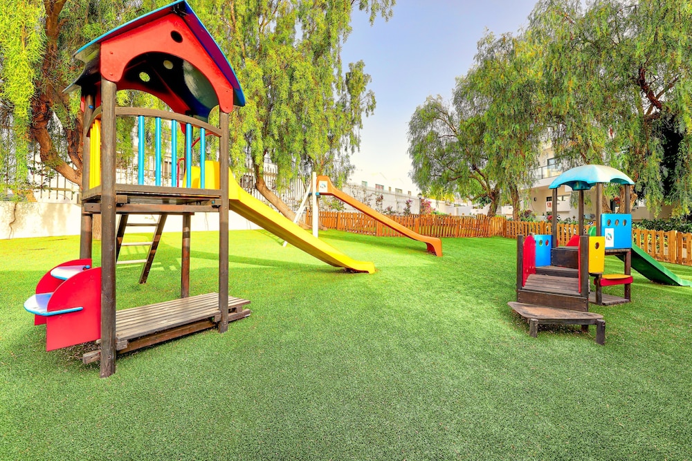 THB Flora Aparthotel — Attractions for children in Puerto del Carmen, Canary Islands