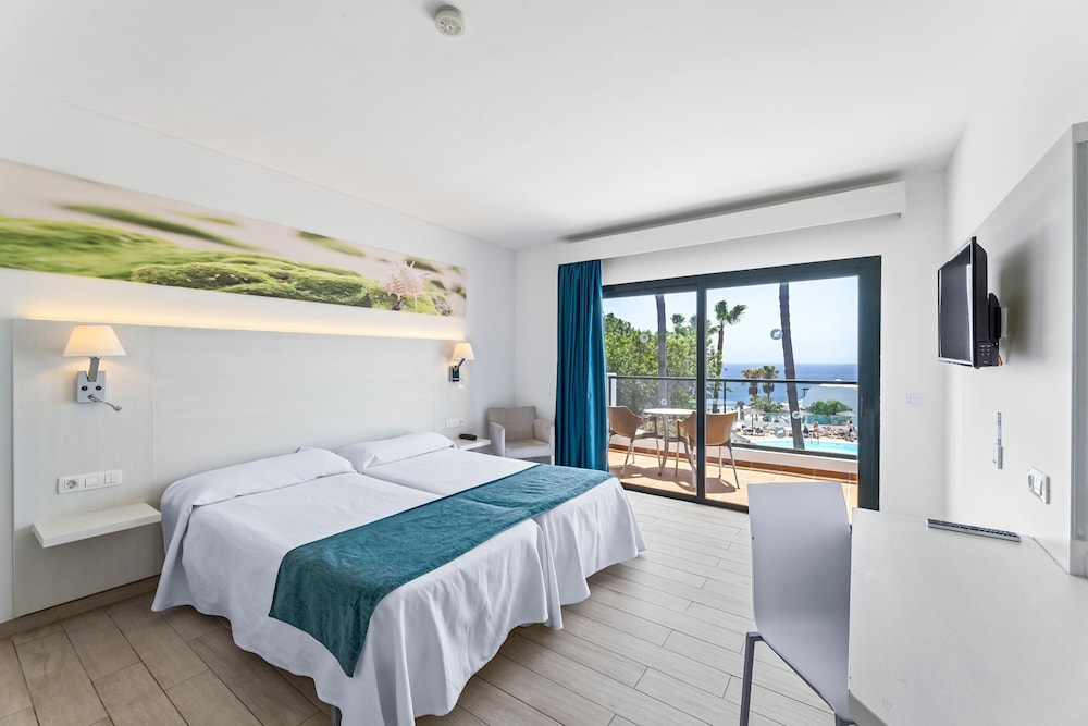 THB Flora Aparthotel — Hotel rooms in Puerto del Carmen, Canary Islands
