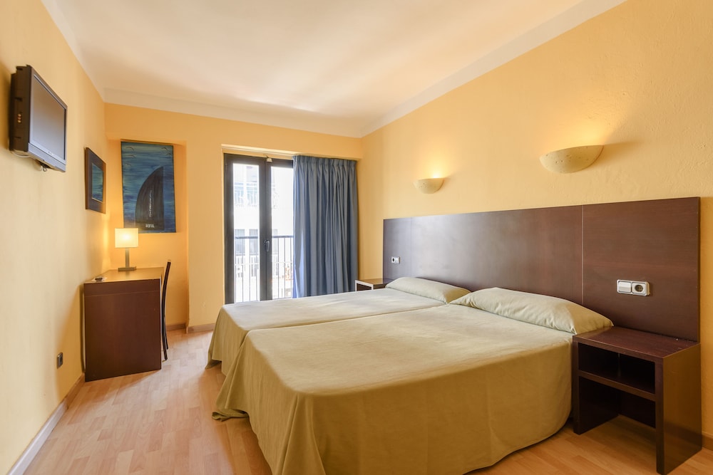 Hotel Florencio — Hotel rooms in San Antonio, Balearic Islands