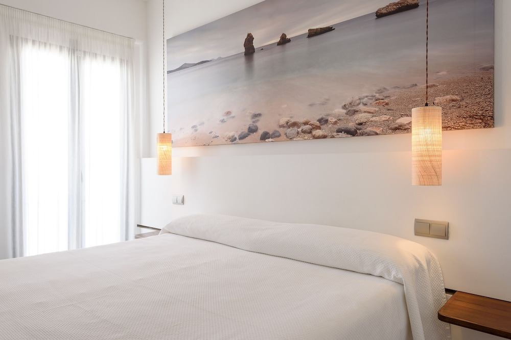 Hotel Florencio — Hotel rooms in San Antonio, Balearic Islands