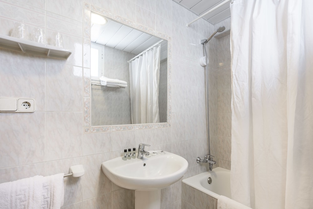 Hotel Florencio — Hotel rooms in San Antonio, Balearic Islands