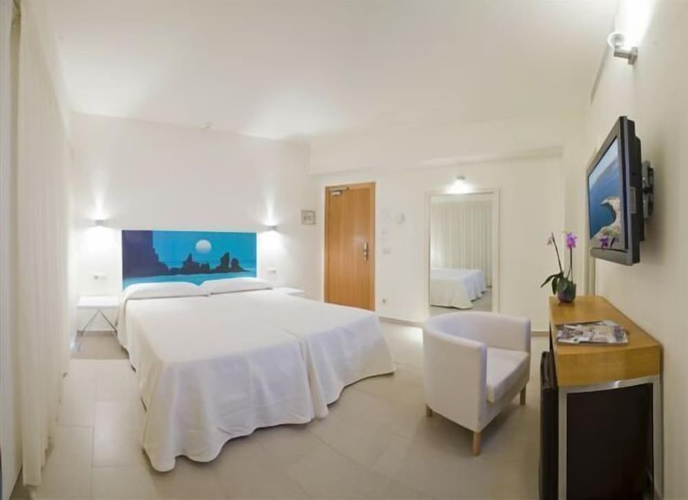 Hotel Florencio — Hotel rooms in San Antonio, Balearic Islands