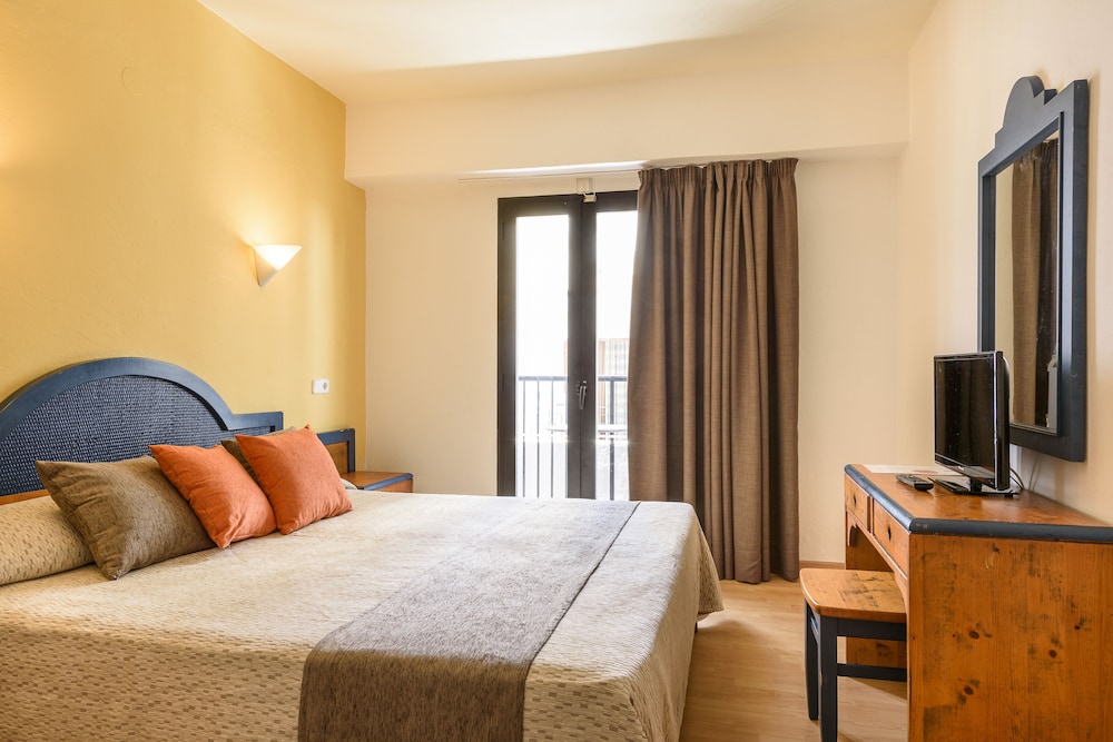 Hotel Florencio — Hotel rooms in San Antonio, Balearic Islands