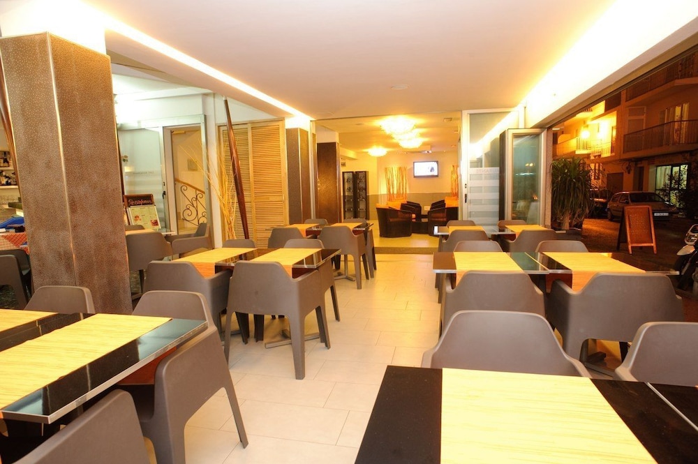 Hotel Florencio — Restaurant & bars in San Antonio, Balearic Islands