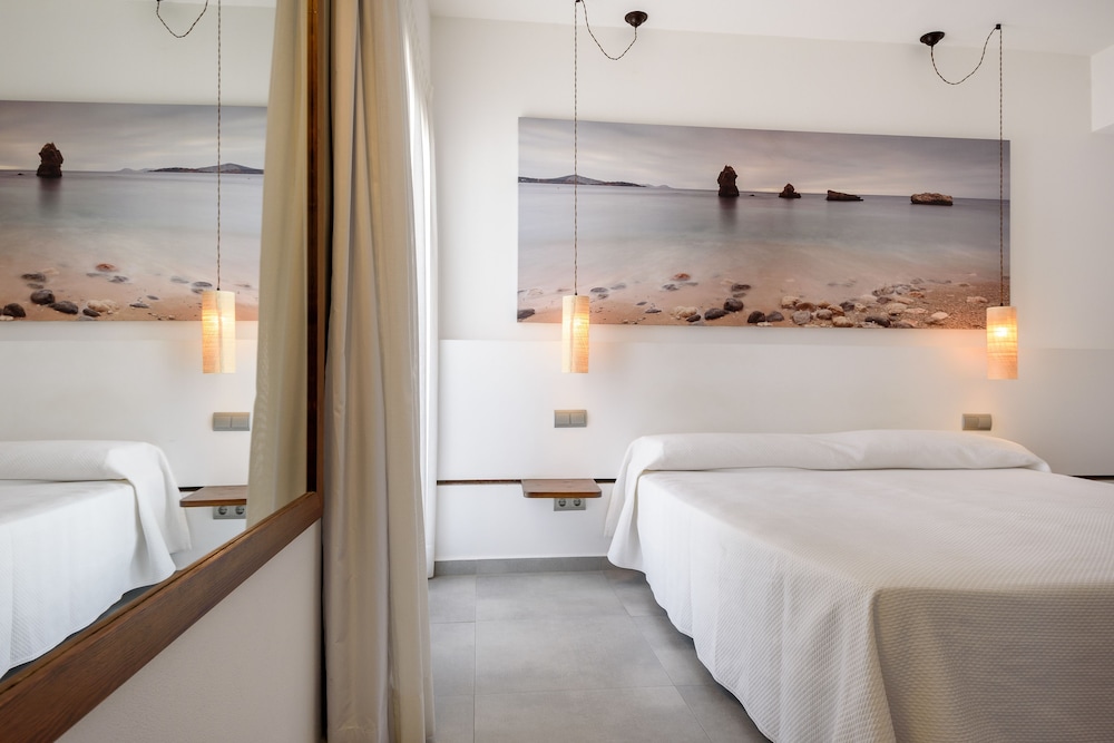 Hotel Florencio — Hotel rooms in San Antonio, Balearic Islands