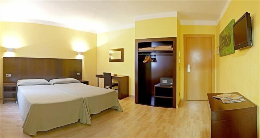 Hotel Florencio — Hotel rooms in San Antonio, Balearic Islands