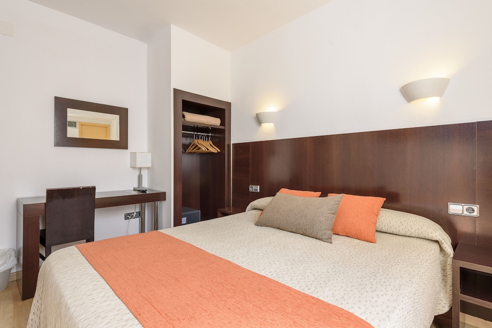 Hotel Florencio — Hotel rooms in San Antonio, Balearic Islands
