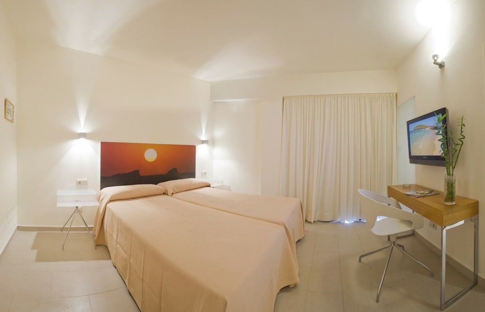 Hotel Florencio — Hotel rooms in San Antonio, Balearic Islands